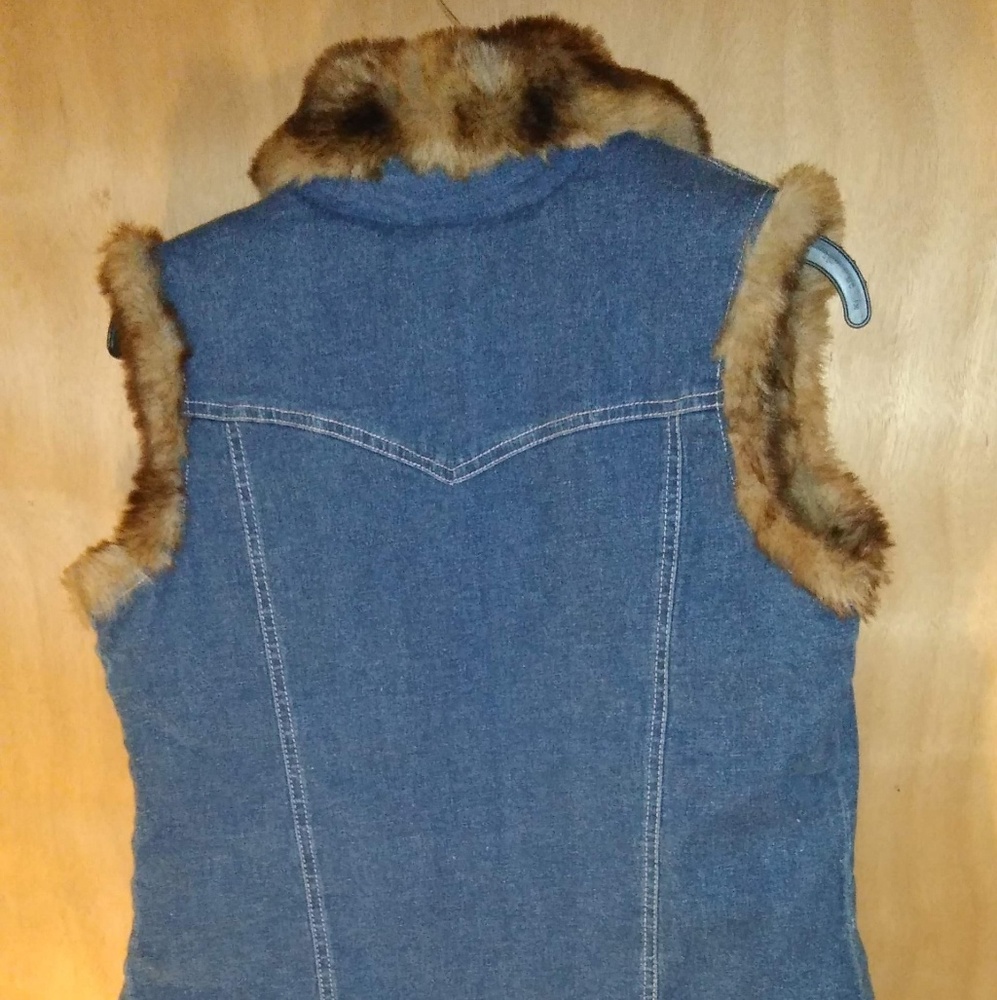 Ann Trinity faux fur vest